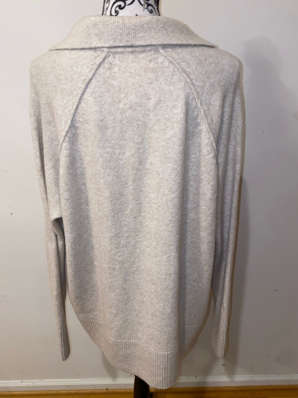 NWT!! Aerie Cream Collared V-Neck Knit Pullover Sweater Size Small Oversized - Picture 3 of 10